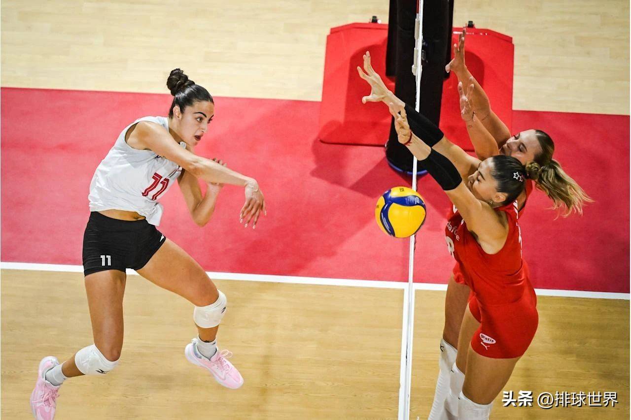  重返赛场引爆全场！，Doinb意外战胜加拿大队赛场气氛高涨