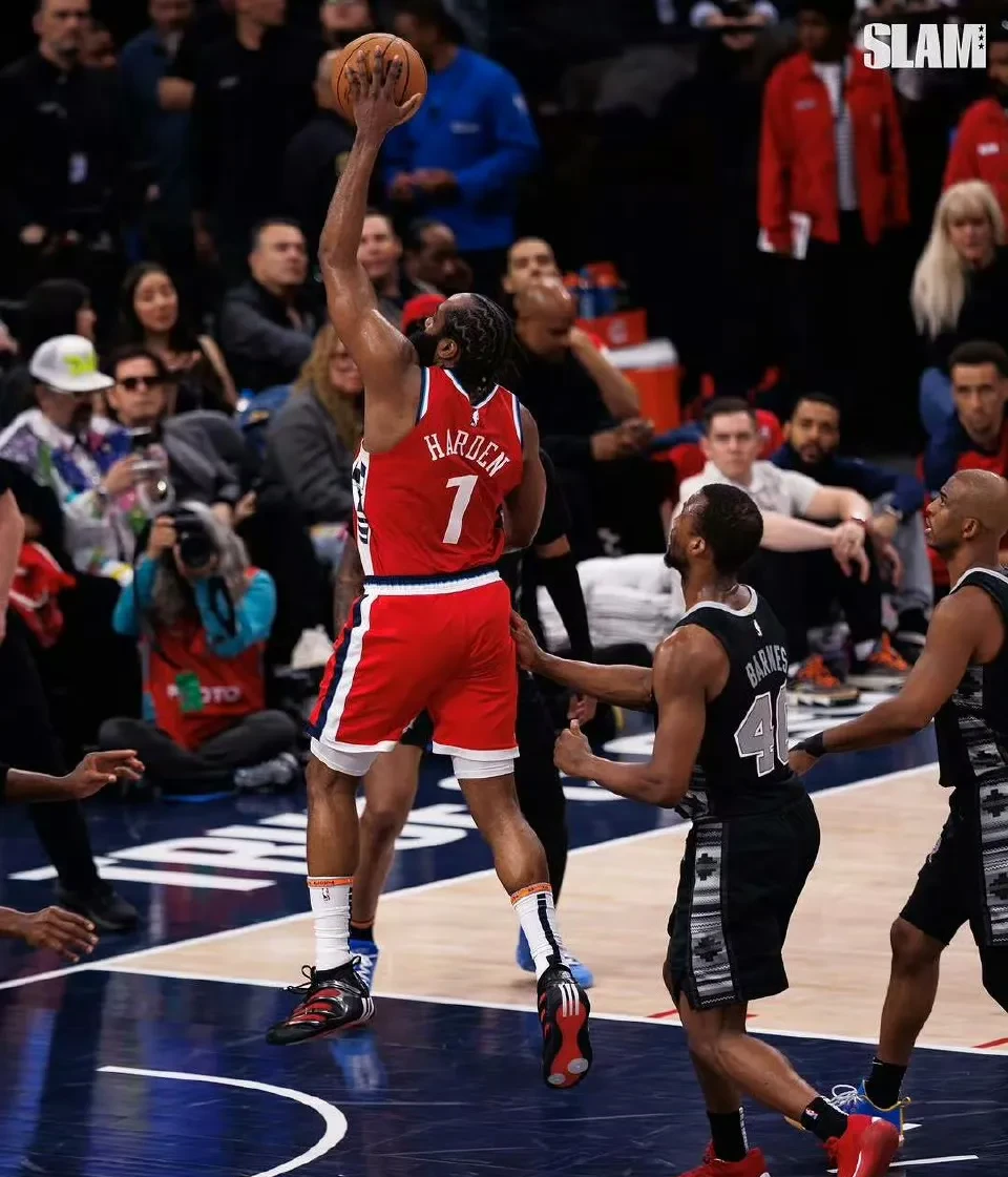 包含周末NBA季后赛前瞻:格列兹曼伤情更新,洛杉矶快船冲击连胜纪录的词条