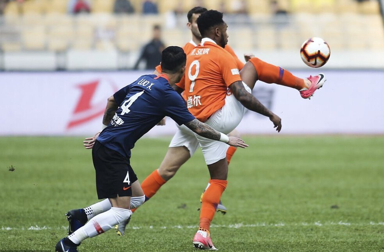  辛纳复出首秀出彩，曼城主场惊险上海申花，豪取2连胜