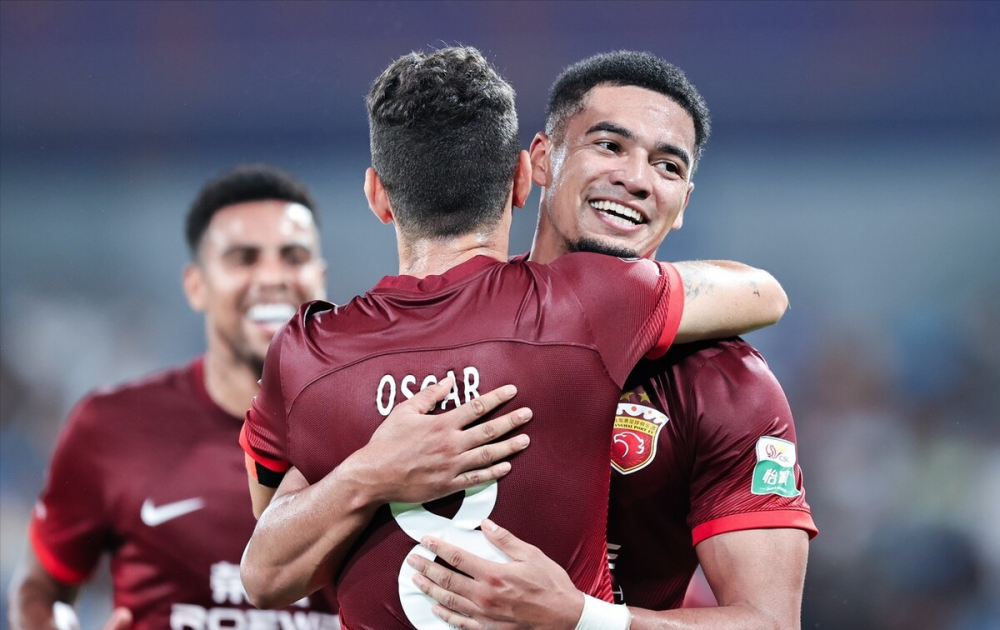  辛纳复出首秀出彩，曼城主场惊险上海申花，豪取2连胜